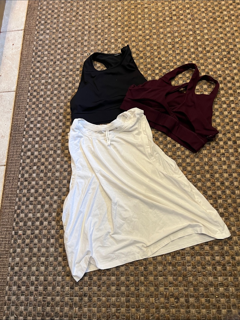 Fabletics Racerback Tank Top - White sports bras xl 3 pieces